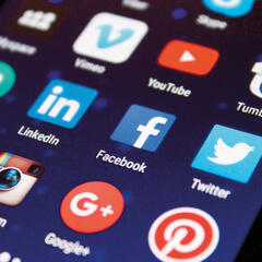 Meist sind es soziale Medien, die dazu benützt werden, um möglichst viele Europäer zu beeinflussen. (Foto: Pixabay-KI-generiert, gemeinfrei)
