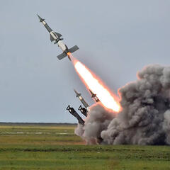 Ein radargestütztes Flugabwehrraketensystem beim Abschuss einer Rakete. (Foto: Ministry of Defence of Ukraine)