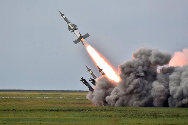Ein radargestütztes Flugabwehrraketensystem beim Abschuss einer Rakete. (Foto: Ministry of Defence of Ukraine)