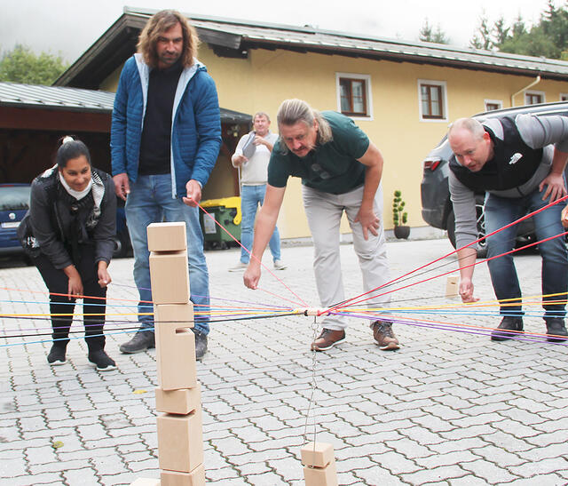 Gruppendynamische Übung während des Seminars. (Foto: Bundesheer/Rene Auer)
