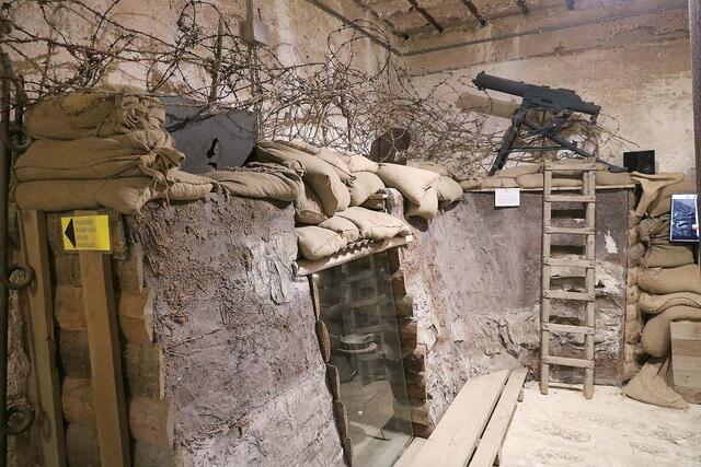 Das Festungsmuseum Gschwent zeigt den Nachbau eines Schützengrabens. (Foto: RedTD/Gerold Keusch)