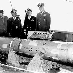 Die B28-Nuklearwaffen nach der Bergung im Mittelmeer. (Foto: U.S. Navy; gemeinfrei)
