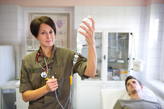 Sanitätsgerät ist schrittweise zu modernisieren und das Sortiment an Arzneien, Reagenzien und Verbandstoffen bereitzuhalten. (Foto: Bundesheer/Harald Munich)