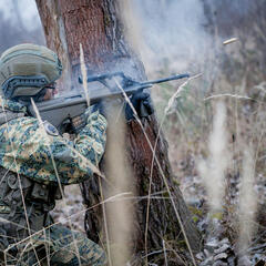 Ein Schütze bekämpft ein Ziel. (Fotos: Bundesheer/Daniel Trippolt)
