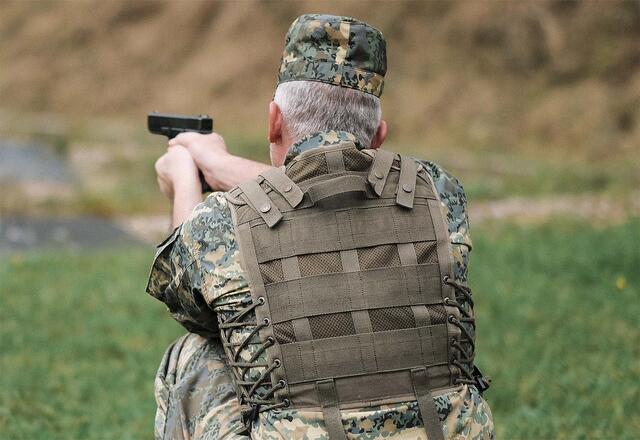 Der Waffenwechsel von Sturmgewehr auf Pistole ist eine Übung im Schießprogramm. (Foto: Bundesheer/Gerald Weihs)