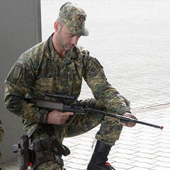 Auseinandernehmen und Zusammensetzen des Sturmgewehrs 77. (Foto: Bundesheer/Gerold Keusch)